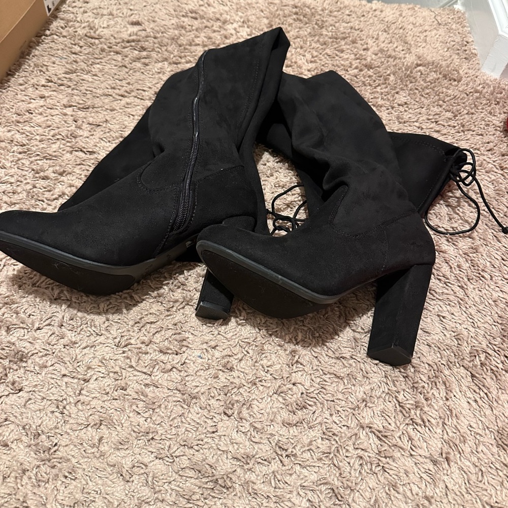 Chic Black Knee-High Boots
